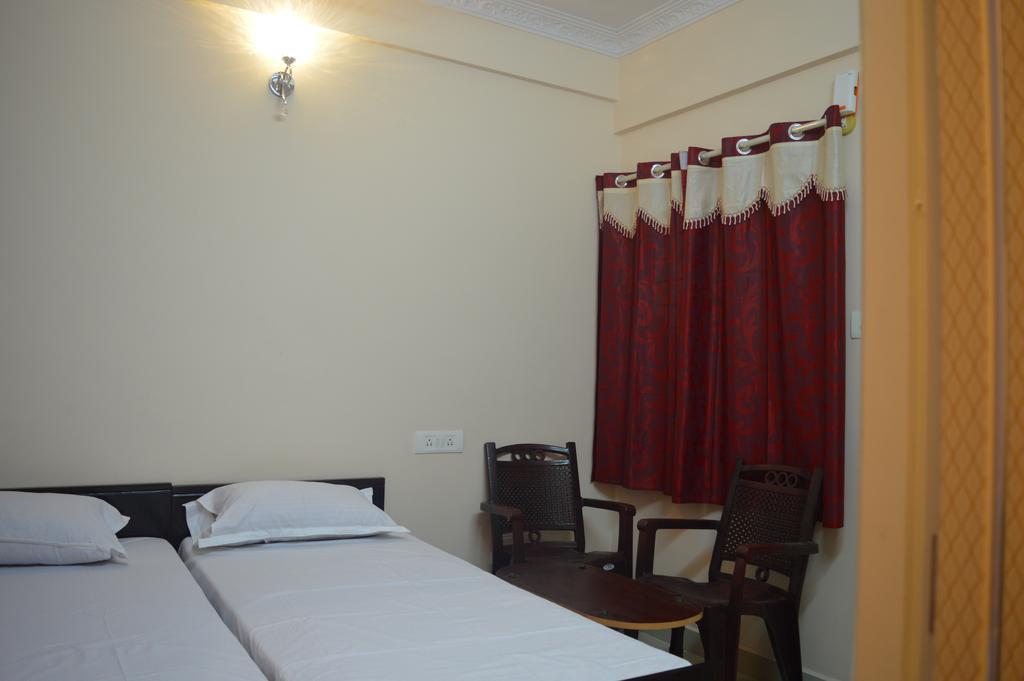 Sri Balaji Guest House Бангалор Экстерьер фото