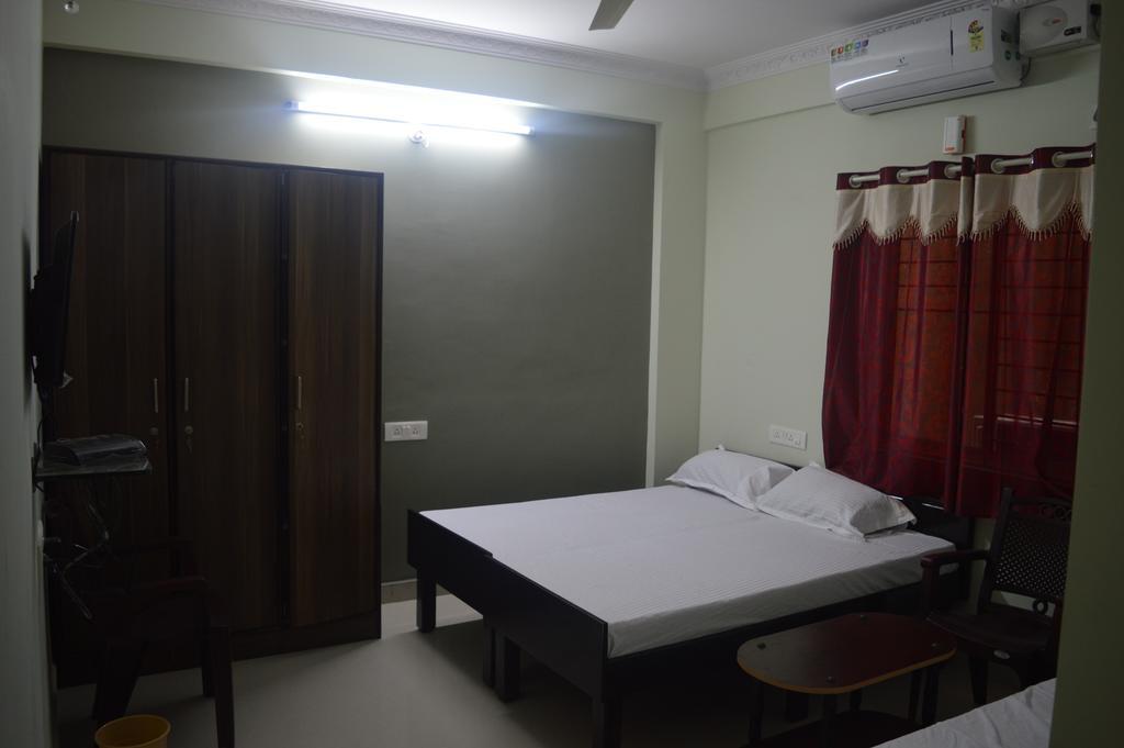 Sri Balaji Guest House Бангалор Экстерьер фото